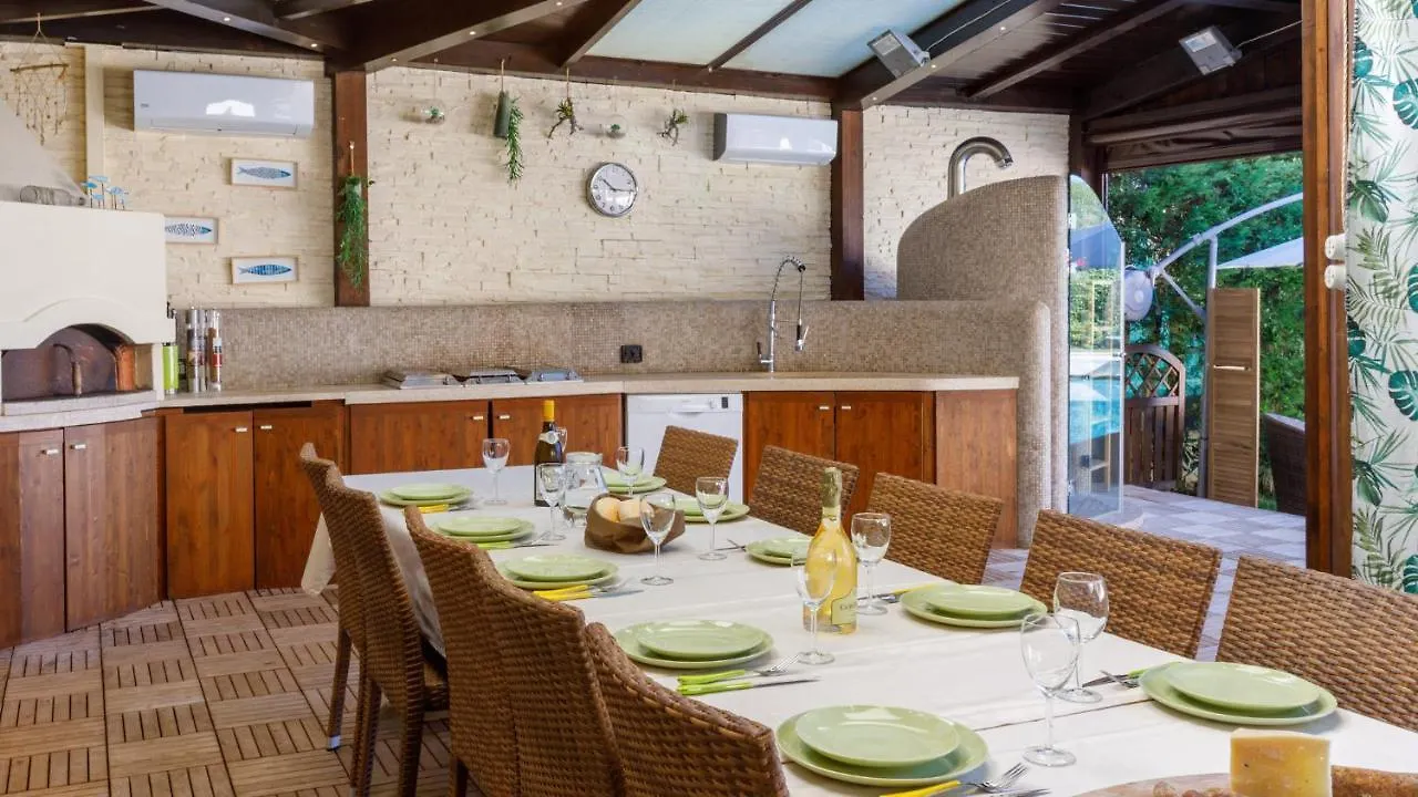 Villa Alais 8, Emma Villas Римини